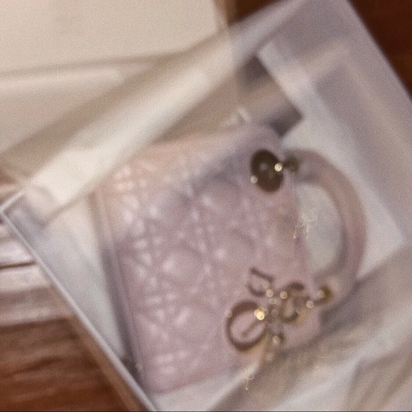 Meet your Posher, Dior - Picture 1 of 1